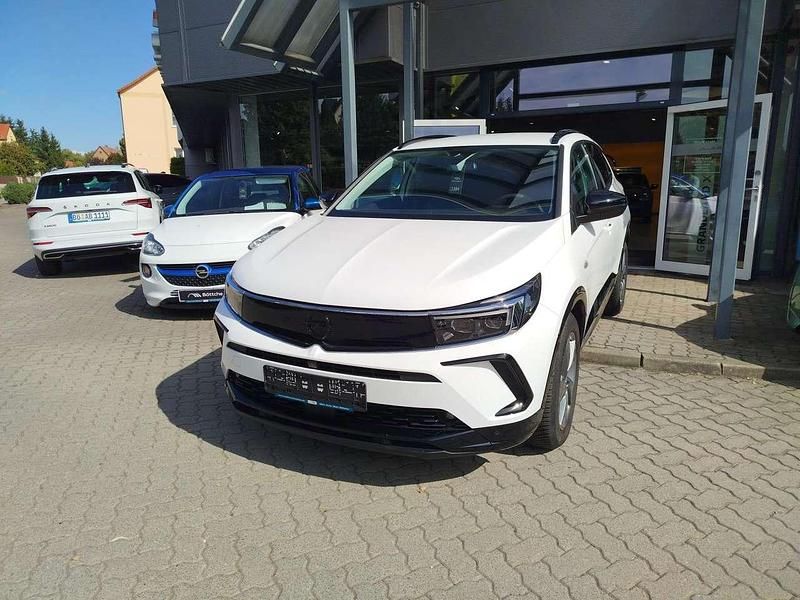 Lack weiss banquise/deckende lackierung Gebraucht 2024 Opel Grandland X GS Line SUV | 24.780 € (Fairer Preis) - Bild 1/4