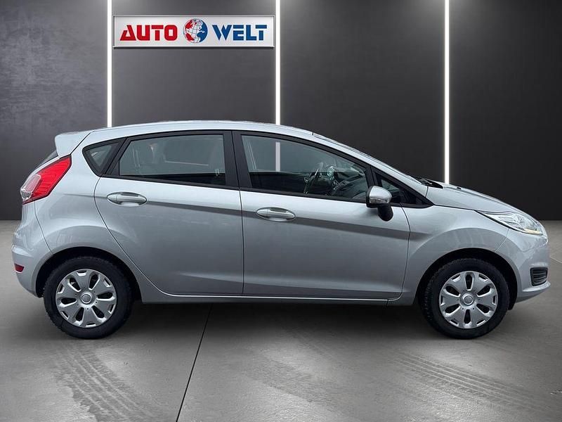 Gebraucht Ford Fiesta Cool & Sound Edition 65 PS (47 kW) 2016 Silber Limousine