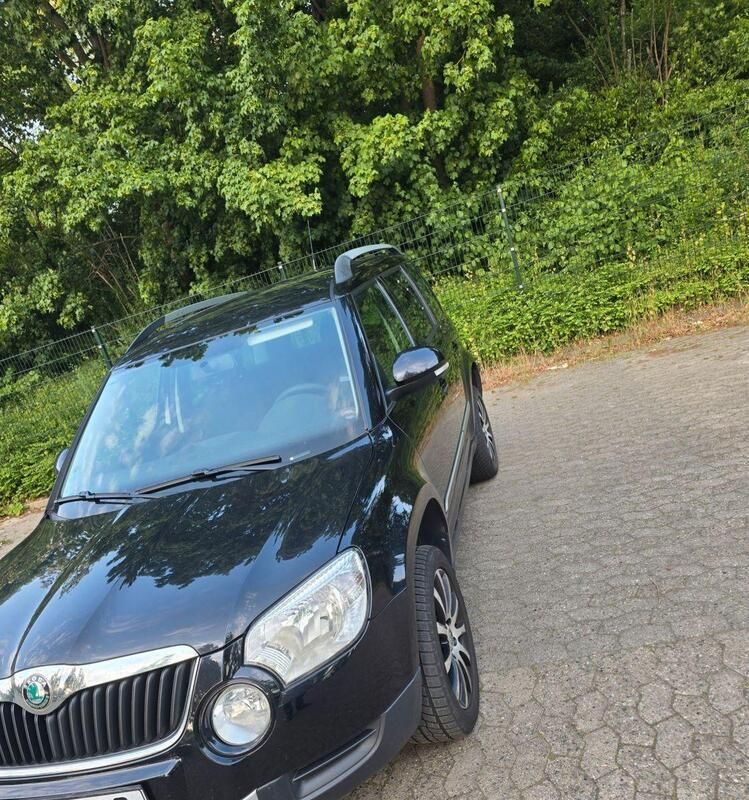 Schwarz Gebraucht 2013 Skoda Yeti Active SUV | 6.800 € (Guter Preis) - Bild 1/4
