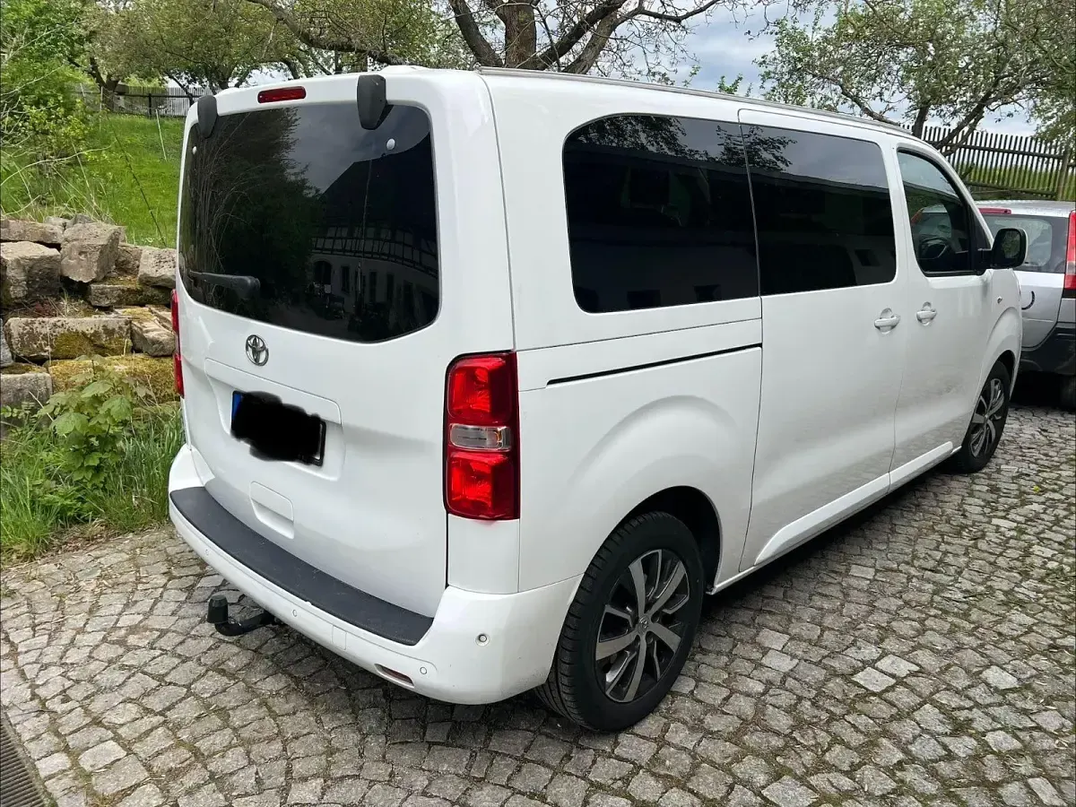 Używany Toyota Proace 177 KM (130 kW) 2018 Biały Minivan
