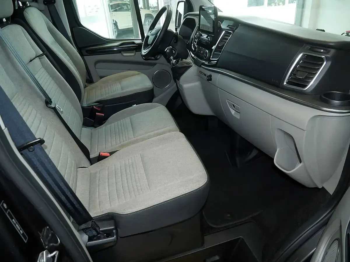Gebraucht Ford Tourneo Titanium 131 PS (96 kW) 2018 Magnetic grau Van / Kleinbus