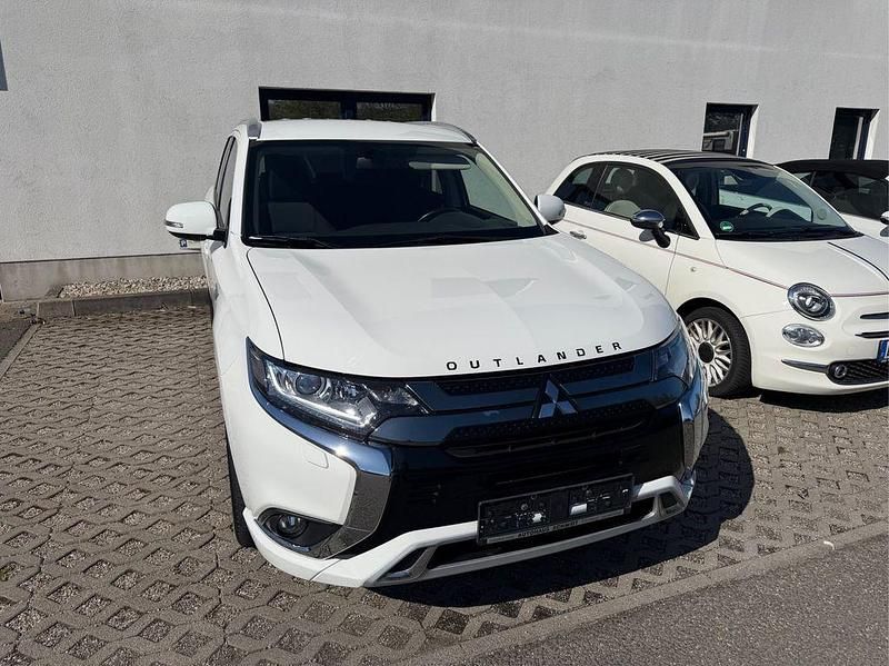 Gebraucht Mitsubishi Outlander P-HEV Basis 135 PS (99 kW) 2021 Andenweiss (s) SUV