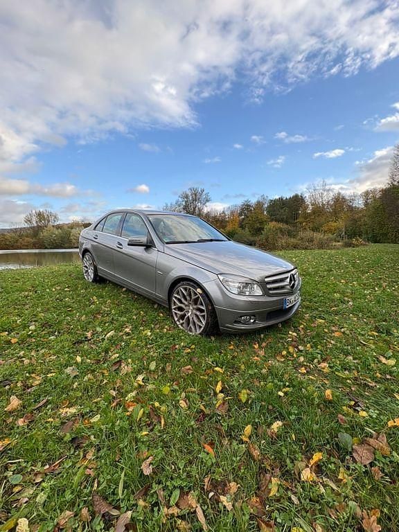 Grau Gebraucht 2009 Mercedes C350 Avantgarde Limousine | 11.000 € (Fairer Preis) - Bild 1/4