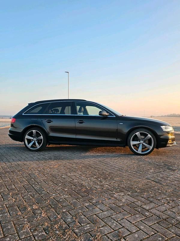 Gebraucht Audi A4 S-Line 150 PS (110 kW) 2015 Schwarz Kombi