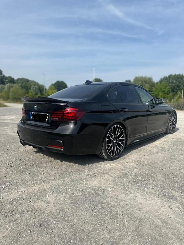 Schwarz Gebraucht 2013 BMW 330 Sport Line Limousine | 16.000 € - Bild 1/4