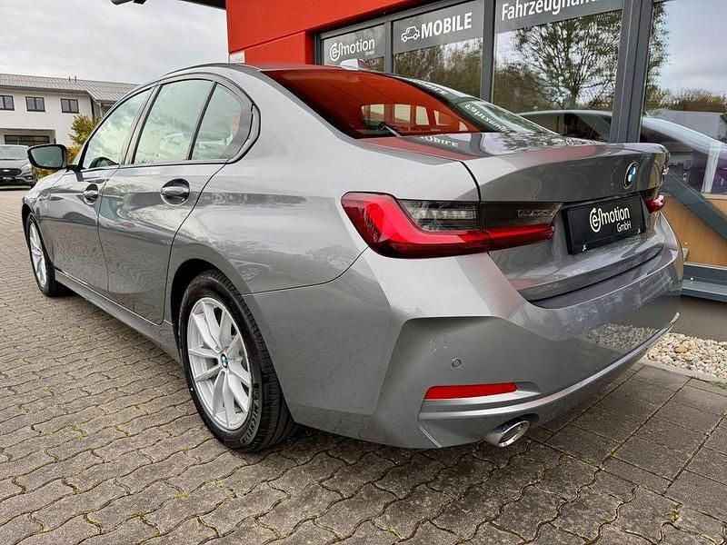 Gebraucht BMW 318 150 PS (110 kW) 2024 Skyscraper grau Limousine