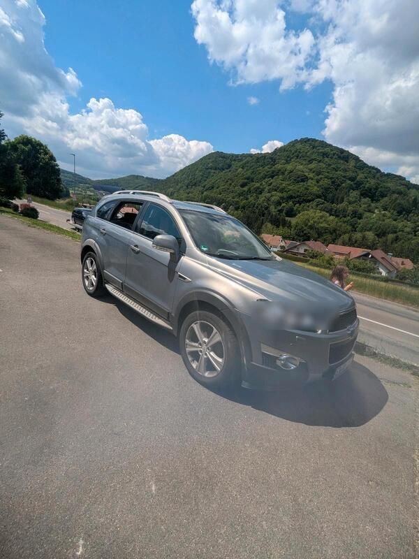 Grau Gebraucht 2012 Chevrolet Captiva SUV | 8.000 € (Guter Preis) - Bild 1/4