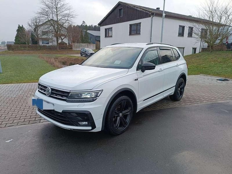 Weiß Gebraucht 2021 VW Tiguan Allspace Highline SUV | 29.059 € (Superpreis) - Bild 1/4