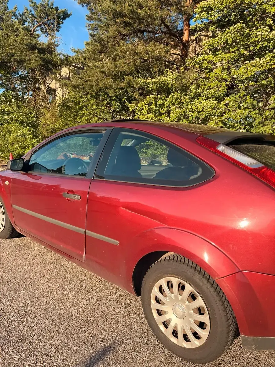 Gebraucht Ford Focus 101 PS (74 kW) 2005 Rot Kleinwagen