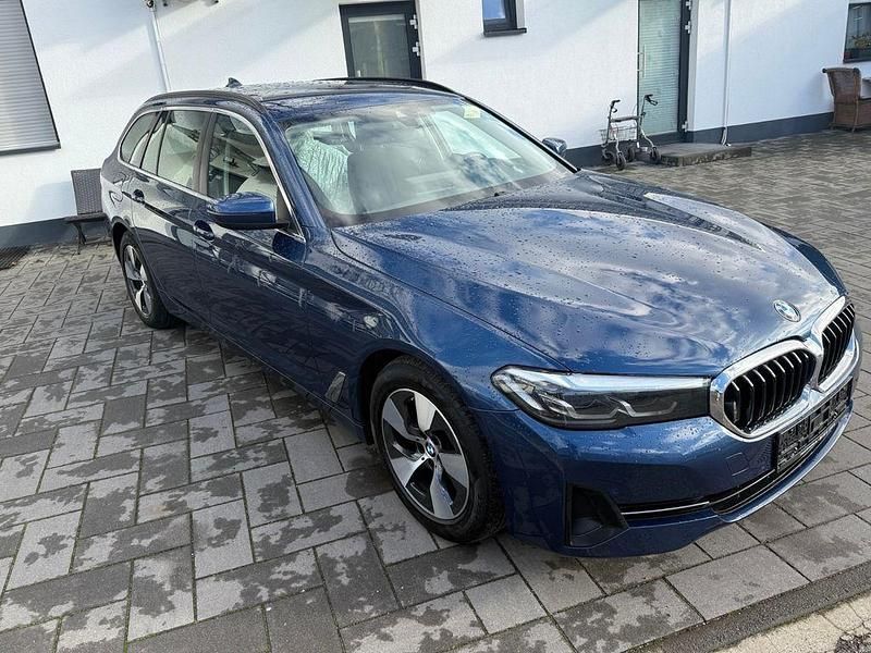 Gebraucht BMW 520 190 PS (139 kW) 2022 Phytonicblau metallic Kombi