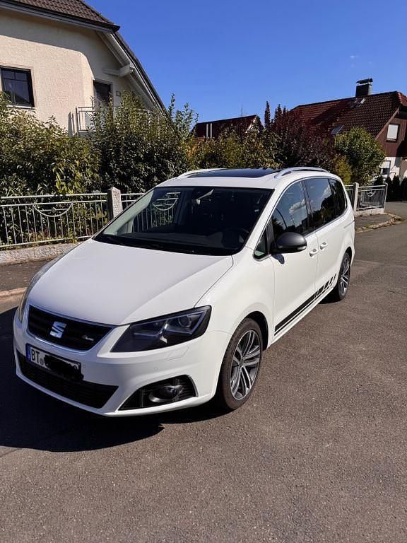 Weiß Gebraucht 2017 Seat Alhambra FR-Line Van / Kleinbus | 22.790 € (Guter Preis) - Bild 1/4