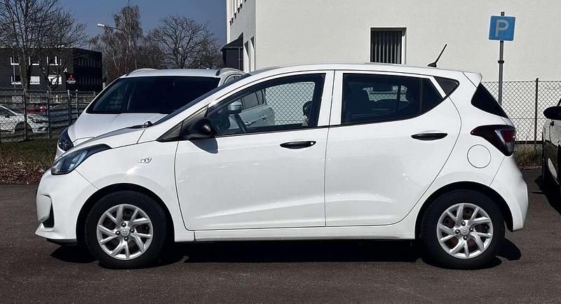 Gebraucht Hyundai i10 Select 67 PS (49 kW) 2019 Polar white Kleinwagen