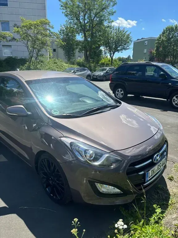 Gebraucht Hyundai i30 128 PS (94 kW) 2013 Braun Limousine