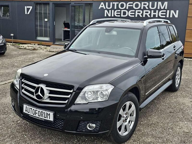 Obsidianschwarz metalliclack Gebraucht 2009 Mercedes GLK320 Sport SUV | 8.500 € (Fairer Preis) - Bild 1/4