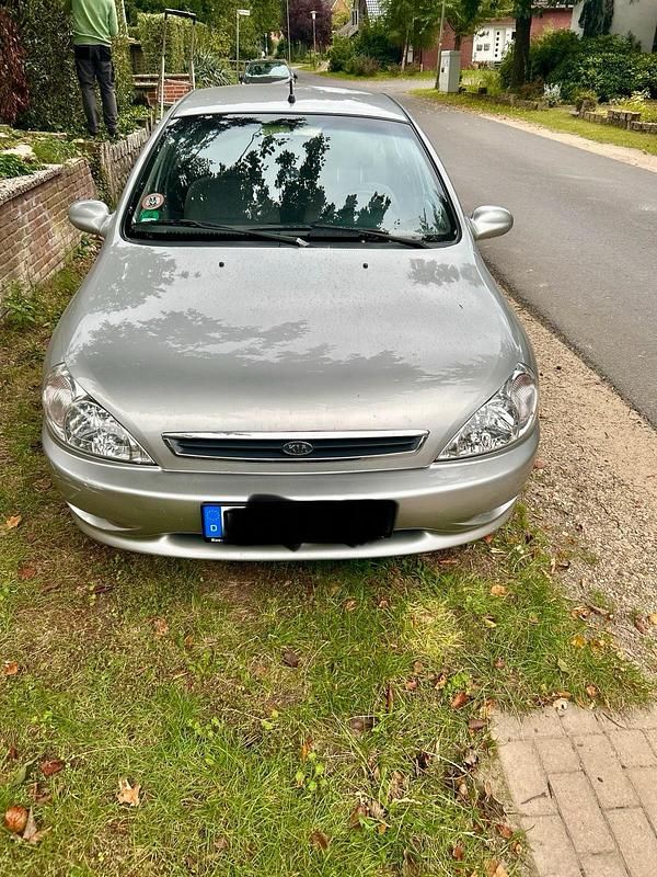 Silber Gebraucht 2002 Kia Rio 2 Kombi | 3.200 € - Bild 1/4