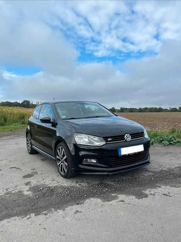 Schwarz Gebraucht 2015 VW Polo R-line Kleinwagen | 7.700 € - Bild 1/4