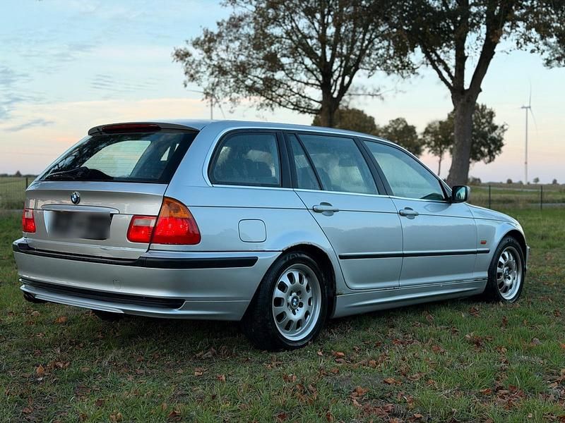 Gebraucht BMW 320 170 PS (125 kW) 2001 Silber Kombi