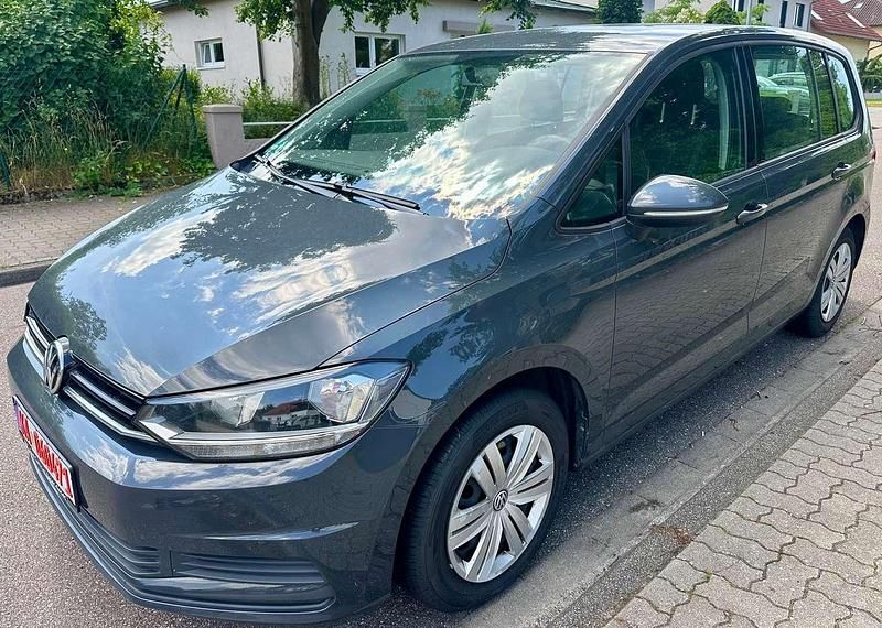 Uranograu/cinza urano Gebraucht 2018 VW Touran Trendline Van / Kleinbus | 12.900 € (Guter Preis) - Bild 1/4