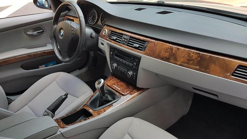 Gebraucht BMW 320 150 PS (110 kW) 2007 Silber Limousine