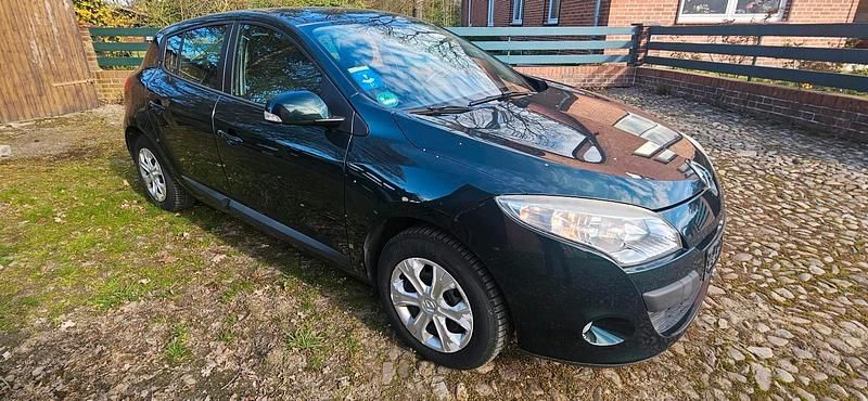 Gebraucht Renault Mégane III 101 PS (74 kW) 2010 Grün Kleinwagen
