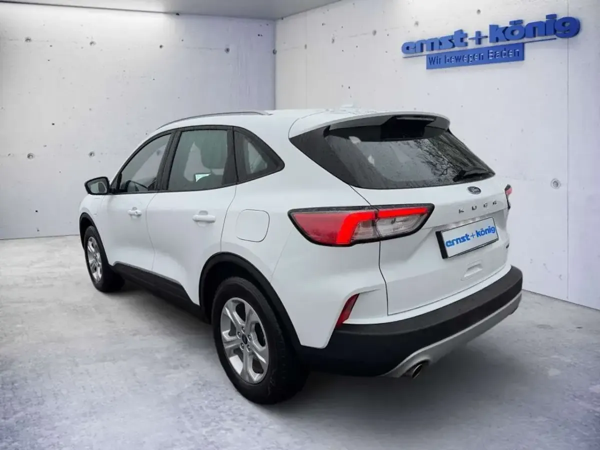 Gebraucht Ford Kuga Cool & Connect 224 PS (164 kW) 2022 Frozen white SUV