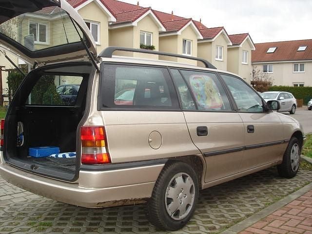 Gebraucht Opel Astra 101 PS (74 kW) 1996 Gold Kombi