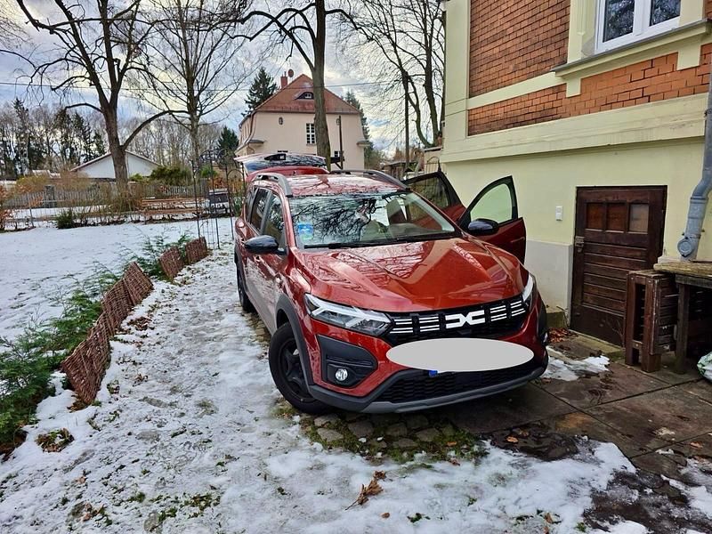 Braun Gebraucht 2023 Dacia Jogger Van / Kleinbus | 17.500 € (Guter Preis) - Bild 1/4