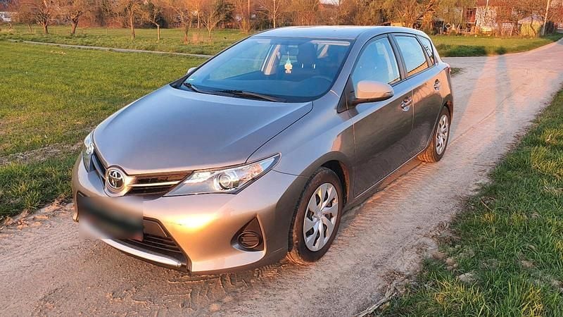 Gebraucht Toyota Auris 100 PS (73 kW) 2015 Braun Limousine