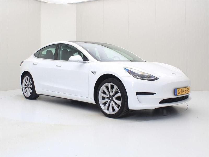 Second-hand Tesla Model 3 Standard Range 225 kW (306 CP) 2019 Alb Berlinǎ