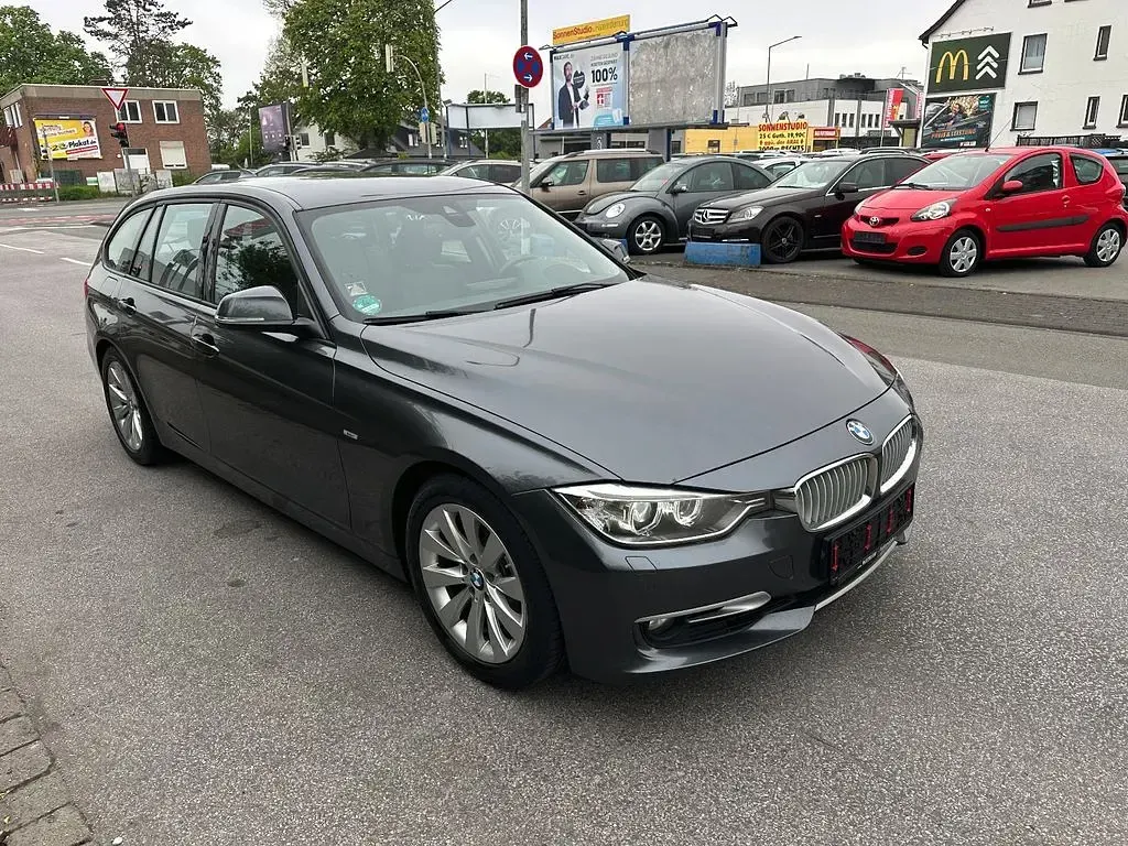 Gebraucht BMW 325 Sport Line 218 PS (160 kW) 2014 Mineralgrau metallic Kombi