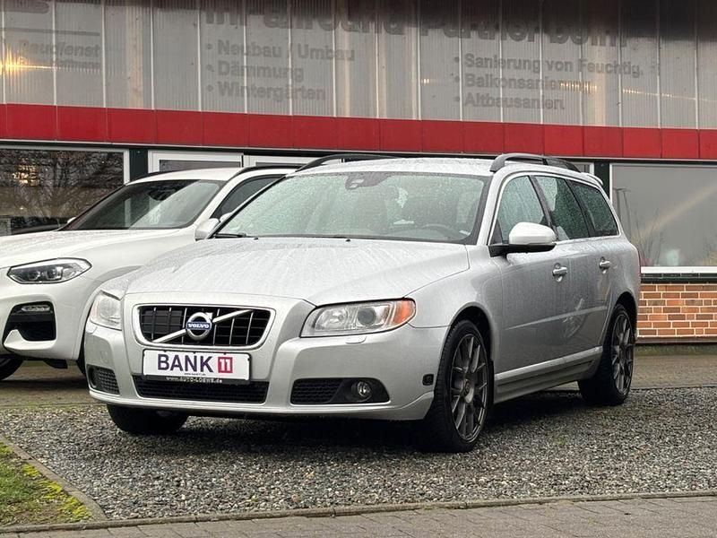 Silber Gebraucht 2013 Volvo V70 Momentum Kombi | 9.890 € (Etwas zu teuer) - Bild 1/4