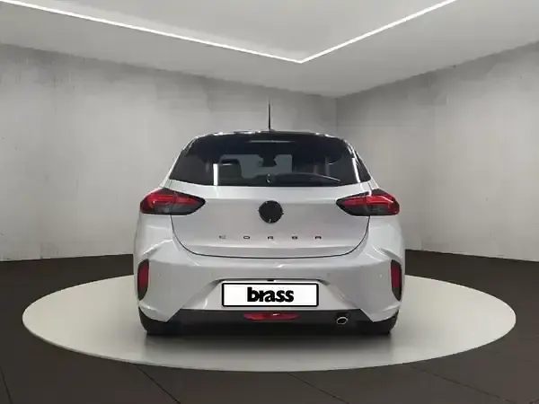 Używany Opel Corsa 101 KM (74 kW) 2024 Srebrny Hatchback