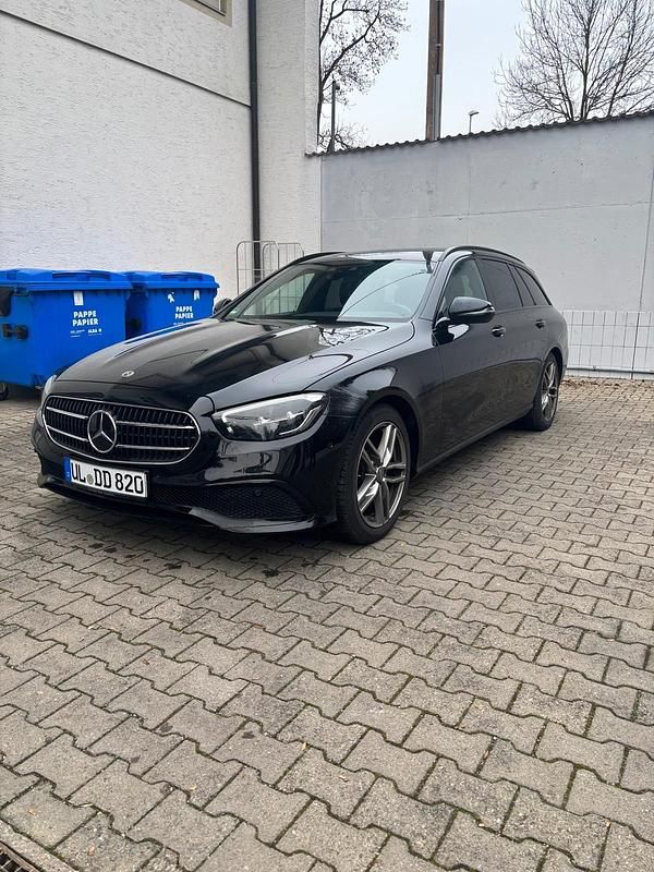 Gebraucht Mercedes E220 194 PS (142 kW) 2020 Schwarz Kombi