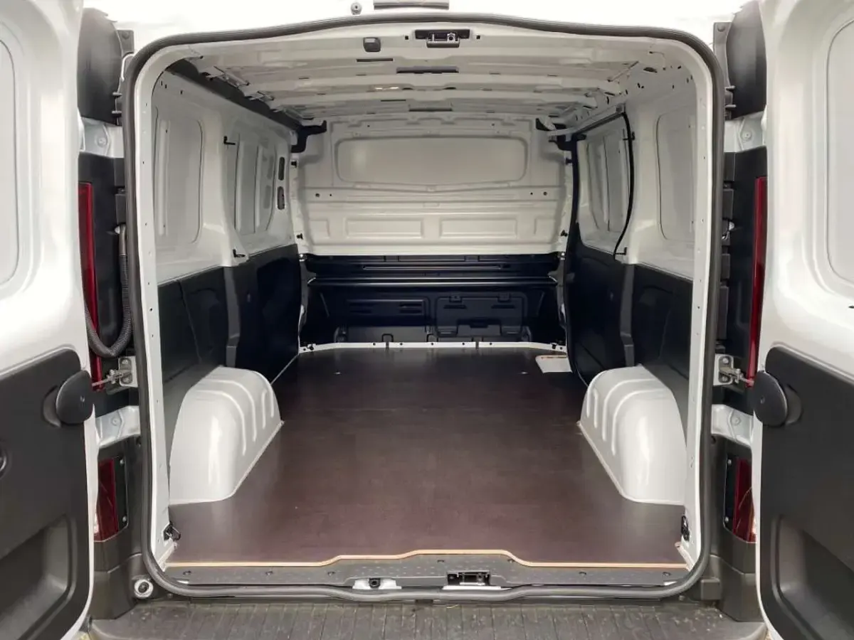 Gebraucht Nissan Primastar N-Connecta 131 PS (96 kW) 2024 Glacier white Van / Kleinbus