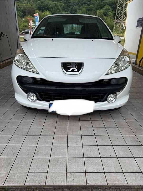 Weiß Gebraucht 2009 Peugeot 207 Urban Move Limousine | 1.500 € (Guter Preis) - Bild 1/4