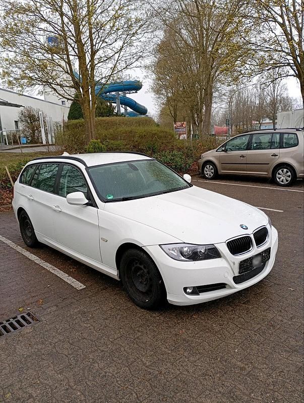 Gebraucht BMW 318 143 PS (105 kW) 2010 Weiß Kombi