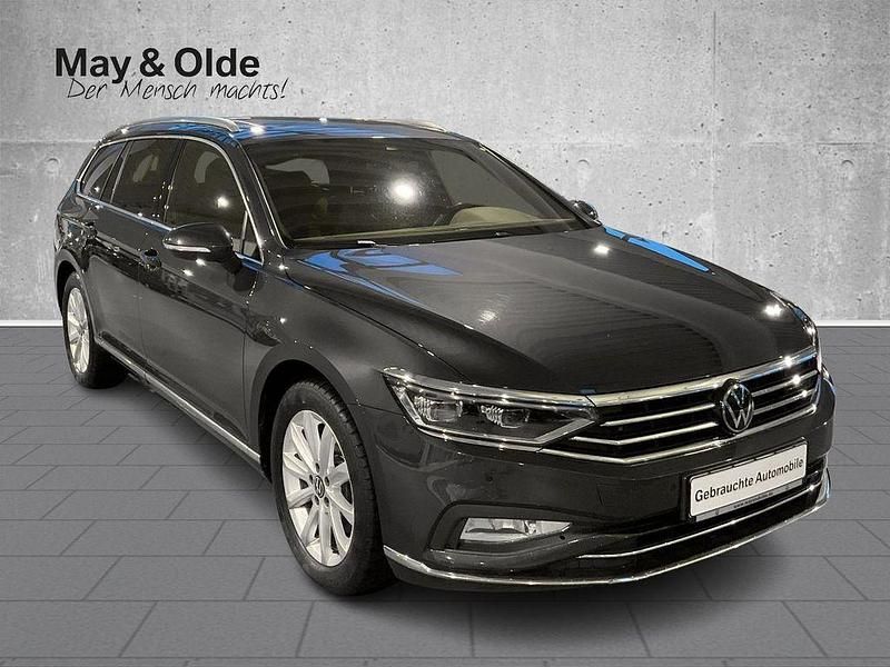 Gebraucht VW Passat Elegance 150 PS (110 kW) 2024 Grau Kombi