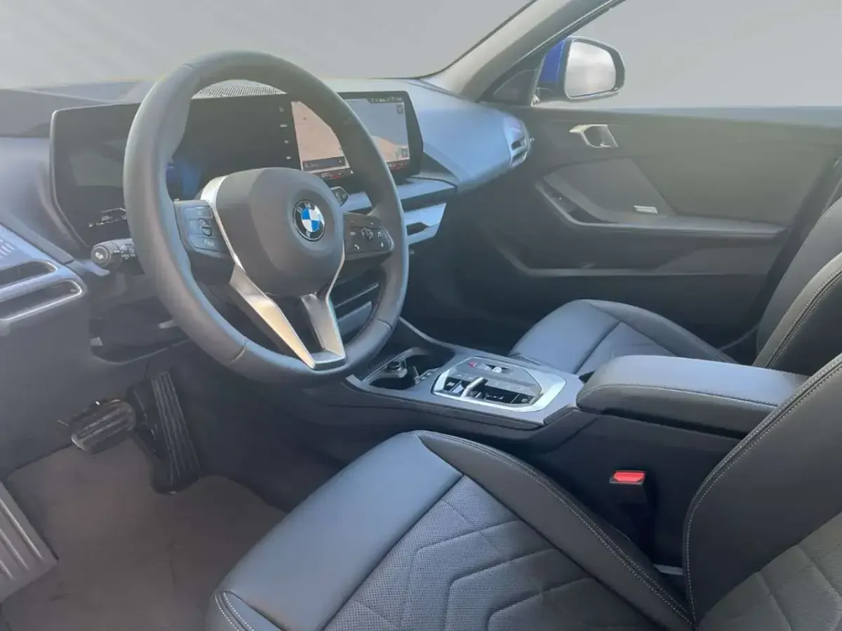 Gebraucht BMW 120 M Sport 163 PS (119 kW) 2025 Portimao blau metallic Kleinwagen