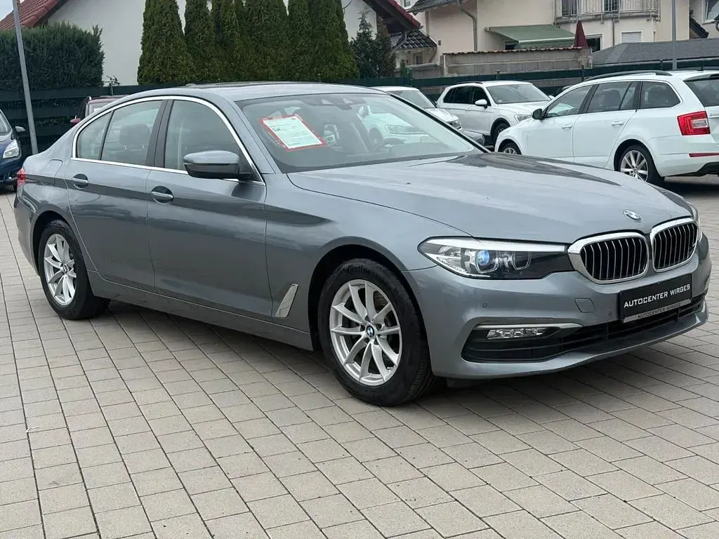 Gebraucht BMW 520 Sport Line 184 PS (135 kW) 2017 Blau Limousine