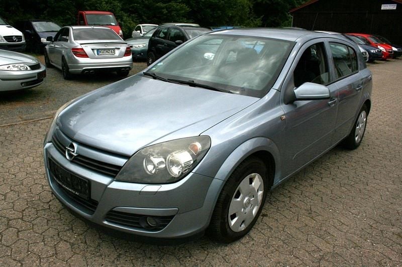 Gebraucht Opel Astra Edition 90 PS (66 kW) 2005 Silber Limousine