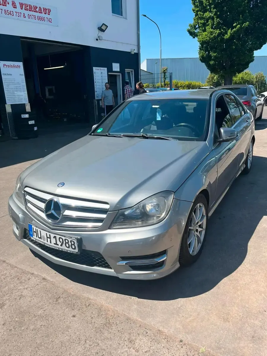 Gebraucht Mercedes C200 136 PS (100 kW) 2012 Grau Limousine