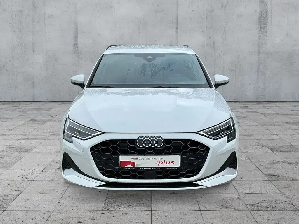 Usado Audi A3 Advanced 116 HP (85 kW) 2025 Branco Sedan