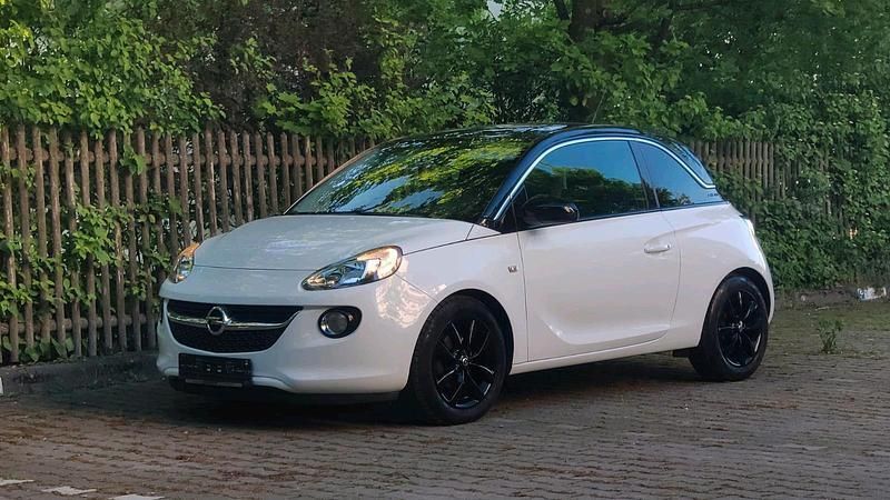 Weiß Gebraucht 2016 Opel Adam Kleinwagen | 5.999 € - Bild 1/4