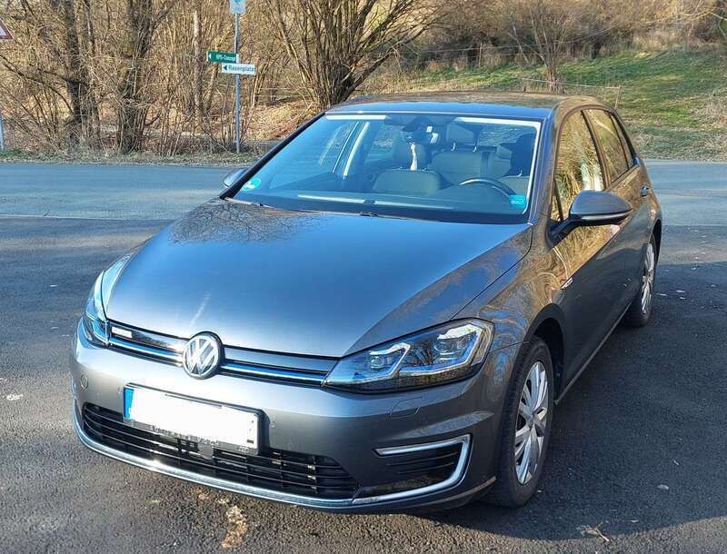 Grau Gebraucht 2020 VW e-Golf Kleinwagen | 12.800 € (Superpreis) - Bild 1/4
