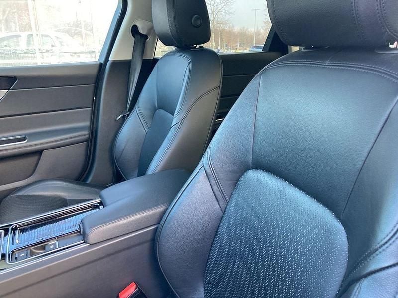 Gebraucht Jaguar XF Prestige 300 PS (220 kW) 2017 Grau Limousine