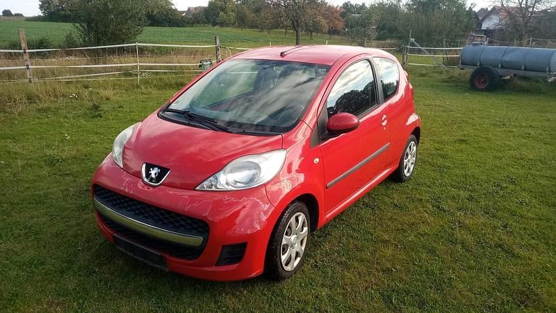 Rot Gebraucht 2010 Peugeot 107 Kleinwagen | 1.350 € (Guter Preis) - Bild 1/4