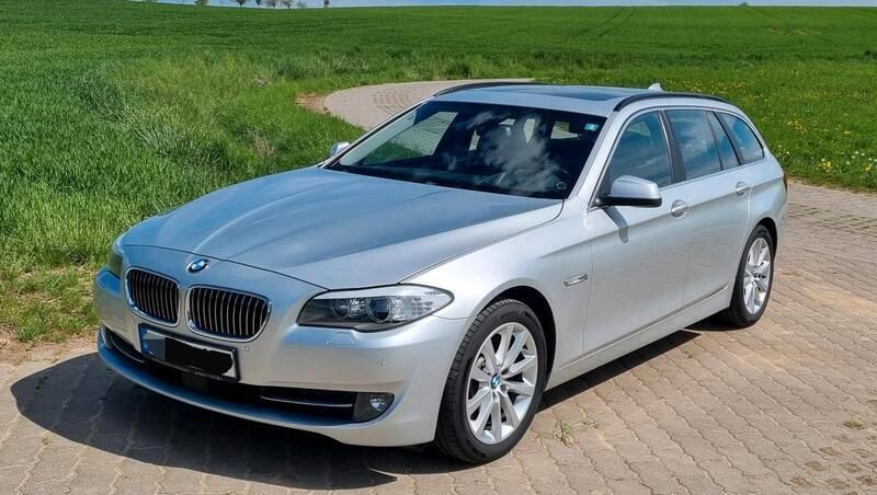 Silber Gebraucht 2013 BMW 530 Comfort Edition Kombi | 12.900 € (Superpreis) - Bild 1/4