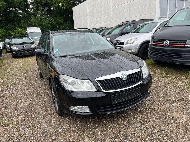 Schwarz Gebraucht 2012 Skoda Octavia Active Limousine | 3.600 € (Guter Preis) - Bild 1/4