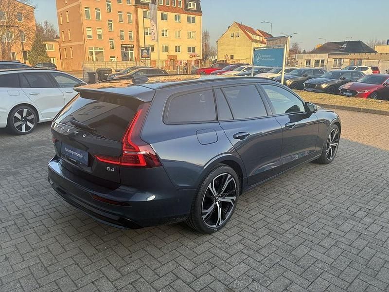 Gebraucht Volvo V60 Plus 197 PS (144 kW) 2024 Blau Kombi