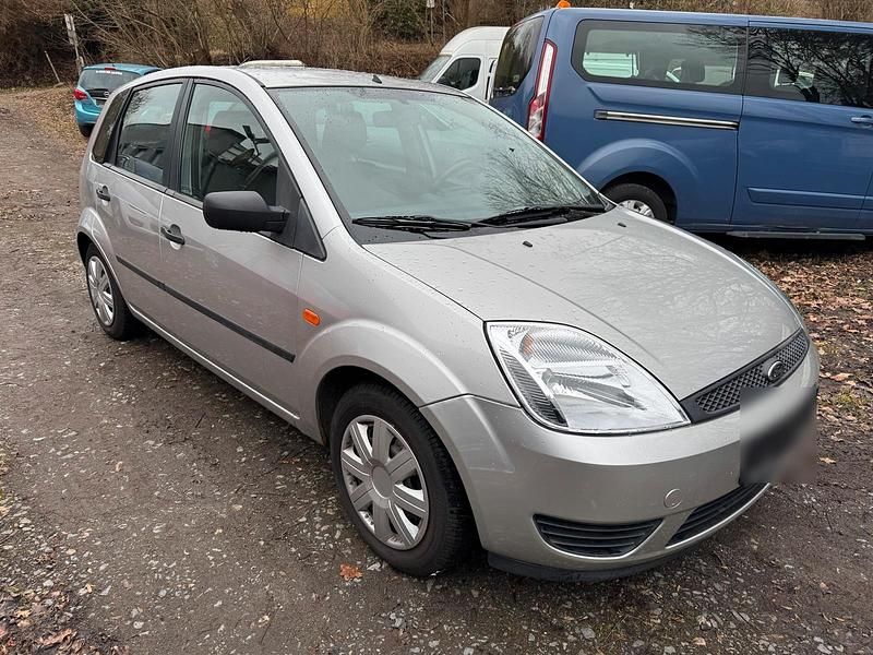 Gebraucht Ford Fiesta 70 PS (51 kW) 2005 Silber Kleinwagen
